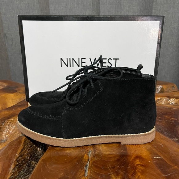 Nine West Bootie, size 5 - Picture 3 of 9